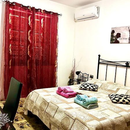 EXCLUSIVE USE - USO ESCLUSIVO - La Maison de Famille - ENTIRE HOUSE - INTERA CASA - WITH KITCHENETTE - CON CUCININO - WITH WASHING MACHINE - CON LAVATRICE - FREE PUBLIC PARKING IN FRONT OF THE HOUSE - PARCHEGGIO PUBBLICO GRATUITO DIFRONTE ALLA CASA Olbia Extérieur photo