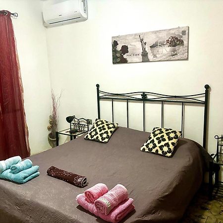 EXCLUSIVE USE - USO ESCLUSIVO - La Maison de Famille - ENTIRE HOUSE - INTERA CASA - WITH KITCHENETTE - CON CUCININO - WITH WASHING MACHINE - CON LAVATRICE - FREE PUBLIC PARKING IN FRONT OF THE HOUSE - PARCHEGGIO PUBBLICO GRATUITO DIFRONTE ALLA CASA Olbia Extérieur photo