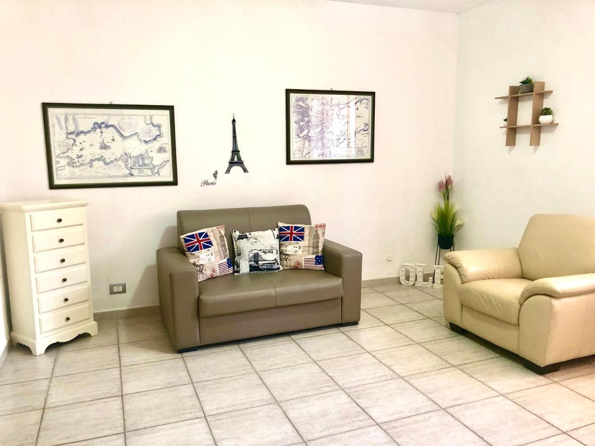 EXCLUSIVE USE - USO ESCLUSIVO - La Maison de Famille - ENTIRE HOUSE - INTERA CASA - WITH KITCHENETTE - CON CUCININO - WITH WASHING MACHINE - CON LAVATRICE - FREE PUBLIC PARKING IN FRONT OF THE HOUSE - PARCHEGGIO PUBBLICO GRATUITO DIFRONTE ALLA CASA Olbia Extérieur photo