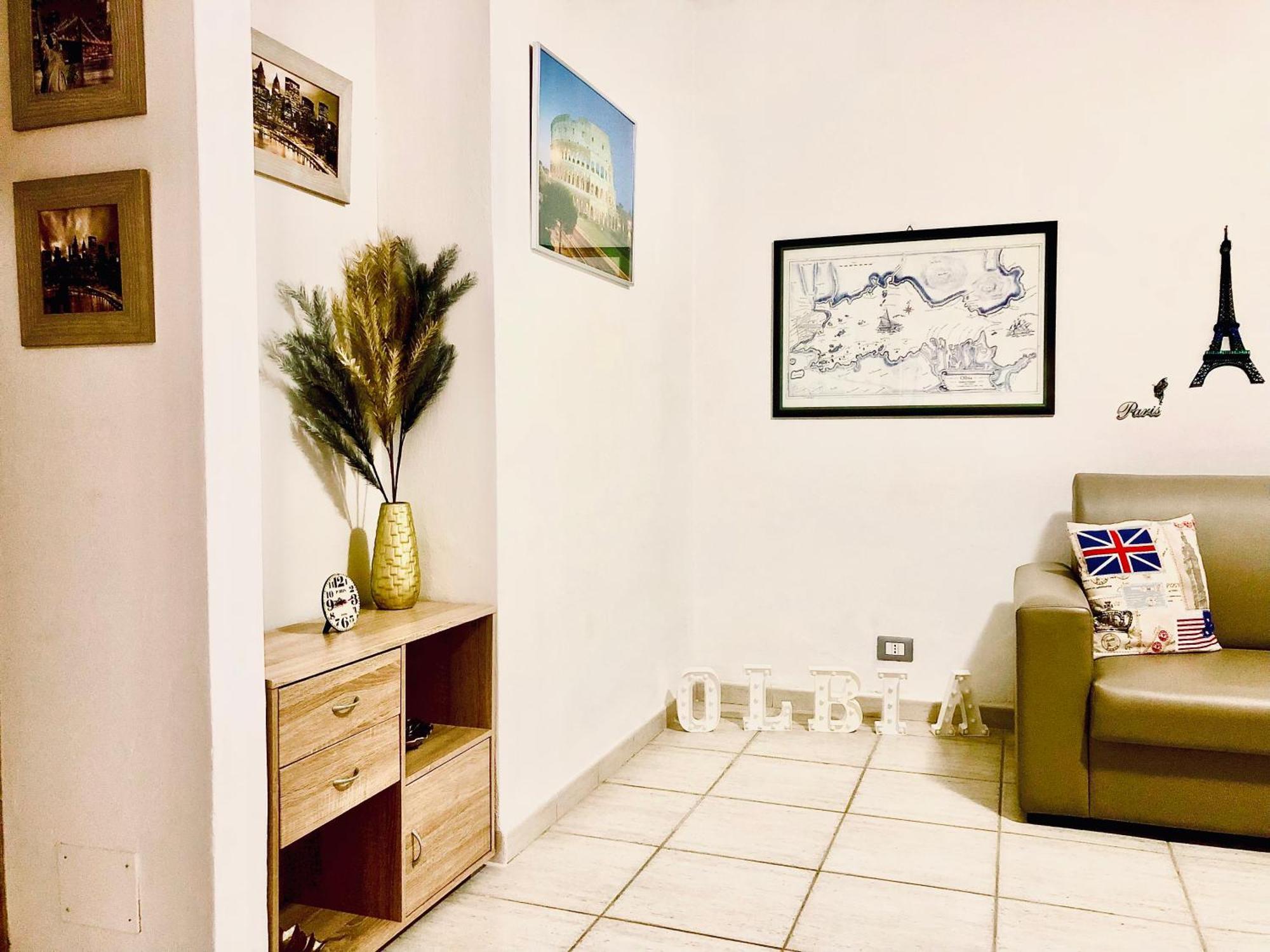 EXCLUSIVE USE - USO ESCLUSIVO - La Maison de Famille - ENTIRE HOUSE - INTERA CASA - WITH KITCHENETTE - CON CUCININO - WITH WASHING MACHINE - CON LAVATRICE - FREE PUBLIC PARKING IN FRONT OF THE HOUSE - PARCHEGGIO PUBBLICO GRATUITO DIFRONTE ALLA CASA Olbia Extérieur photo