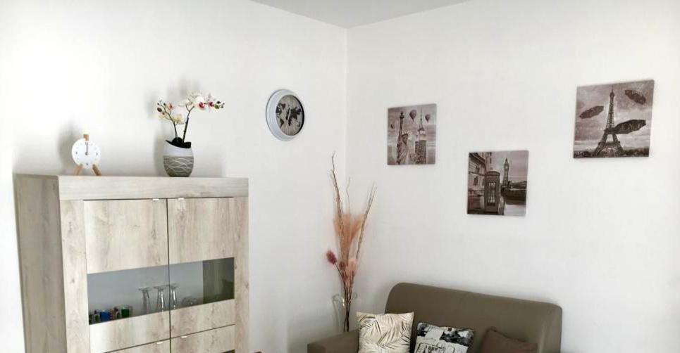 EXCLUSIVE USE - USO ESCLUSIVO - La Maison de Famille - ENTIRE HOUSE - INTERA CASA - WITH KITCHENETTE - CON CUCININO - WITH WASHING MACHINE - CON LAVATRICE - FREE PUBLIC PARKING IN FRONT OF THE HOUSE - PARCHEGGIO PUBBLICO GRATUITO DIFRONTE ALLA CASA Olbia Extérieur photo