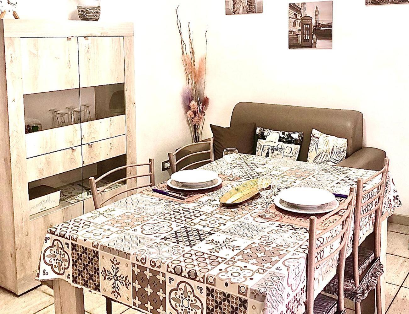 EXCLUSIVE USE - USO ESCLUSIVO - La Maison de Famille - ENTIRE HOUSE - INTERA CASA - WITH KITCHENETTE - CON CUCININO - WITH WASHING MACHINE - CON LAVATRICE - FREE PUBLIC PARKING IN FRONT OF THE HOUSE - PARCHEGGIO PUBBLICO GRATUITO DIFRONTE ALLA CASA Olbia Extérieur photo