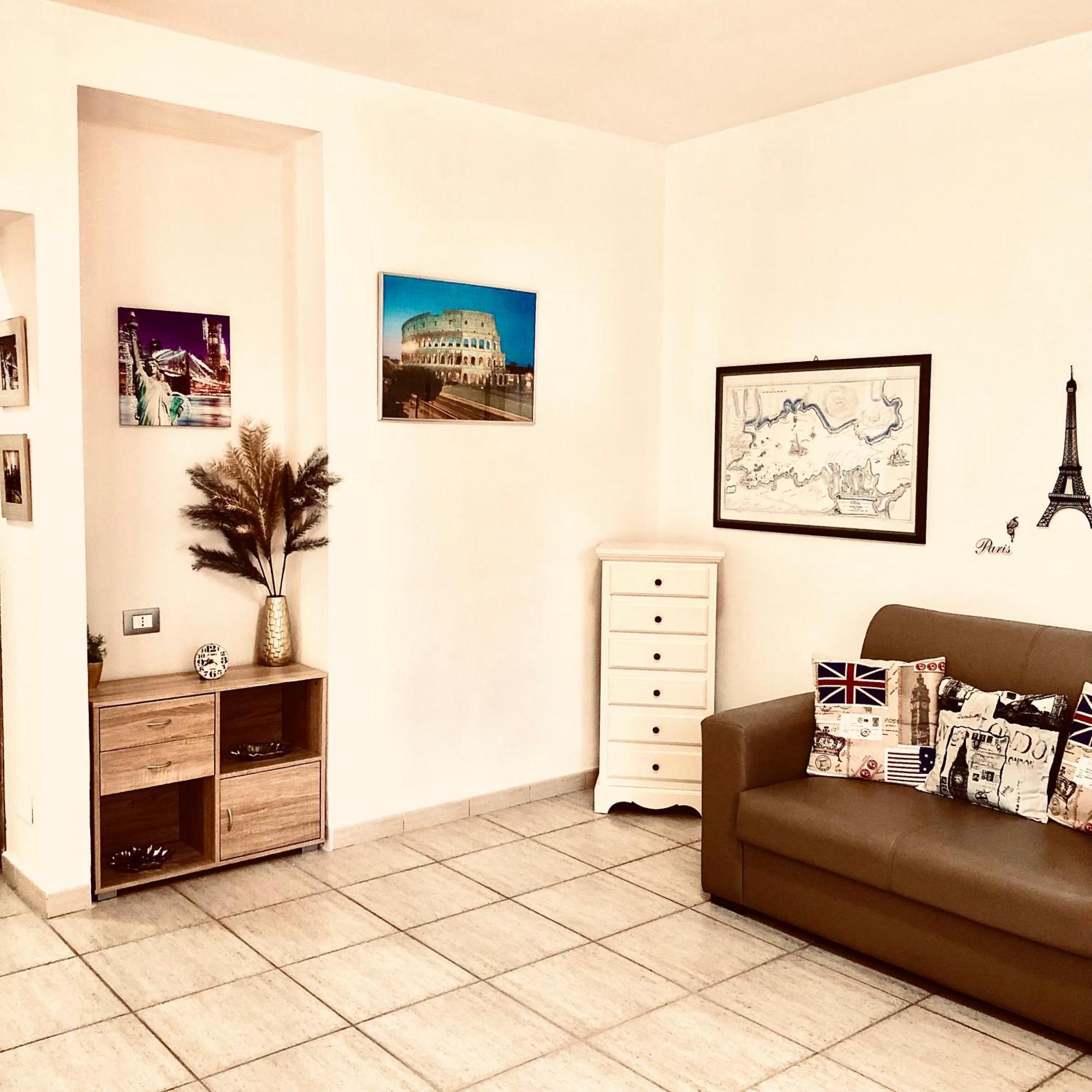 EXCLUSIVE USE - USO ESCLUSIVO - La Maison de Famille - ENTIRE HOUSE - INTERA CASA - WITH KITCHENETTE - CON CUCININO - WITH WASHING MACHINE - CON LAVATRICE - FREE PUBLIC PARKING IN FRONT OF THE HOUSE - PARCHEGGIO PUBBLICO GRATUITO DIFRONTE ALLA CASA Olbia Extérieur photo