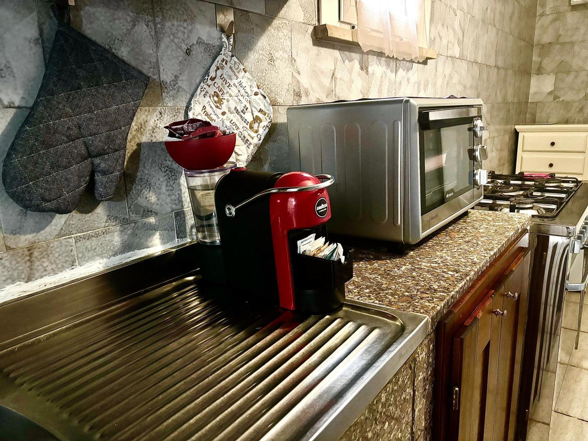 EXCLUSIVE USE - USO ESCLUSIVO - La Maison de Famille - ENTIRE HOUSE - INTERA CASA - WITH KITCHENETTE - CON CUCININO - WITH WASHING MACHINE - CON LAVATRICE - FREE PUBLIC PARKING IN FRONT OF THE HOUSE - PARCHEGGIO PUBBLICO GRATUITO DIFRONTE ALLA CASA Olbia Extérieur photo